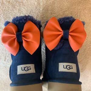 UGG Women’s Mini Bailey Bow Boots Women’s Sz 8